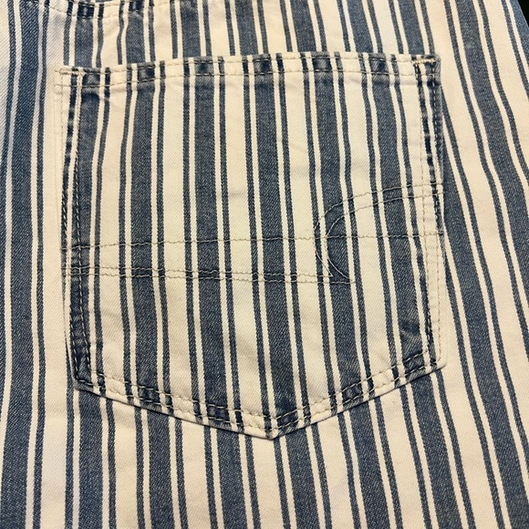 American Eagle woman’s Striped Jean Shorts - Picture 6 of 8